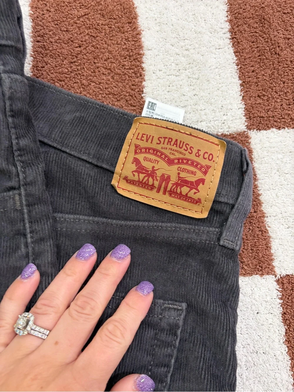 Levi's Women's Charcoal Corduroy Straight-Leg Pants